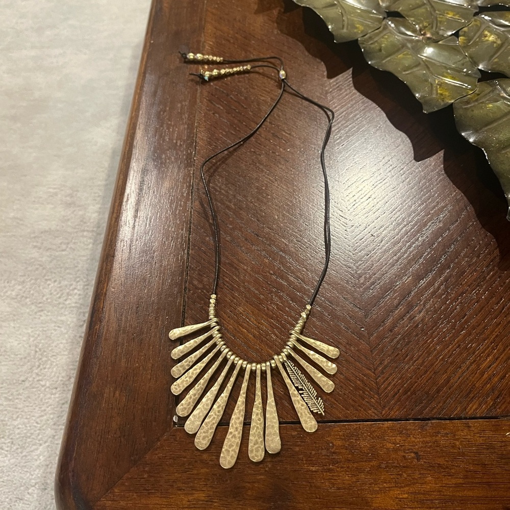 Golden collar black string necklace